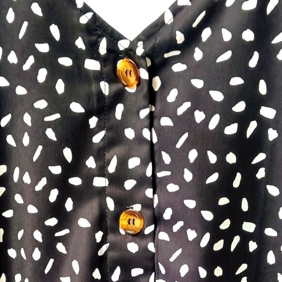 NWOT Women's Black& White Print Sleeveless Tank - Picture 3 of 11